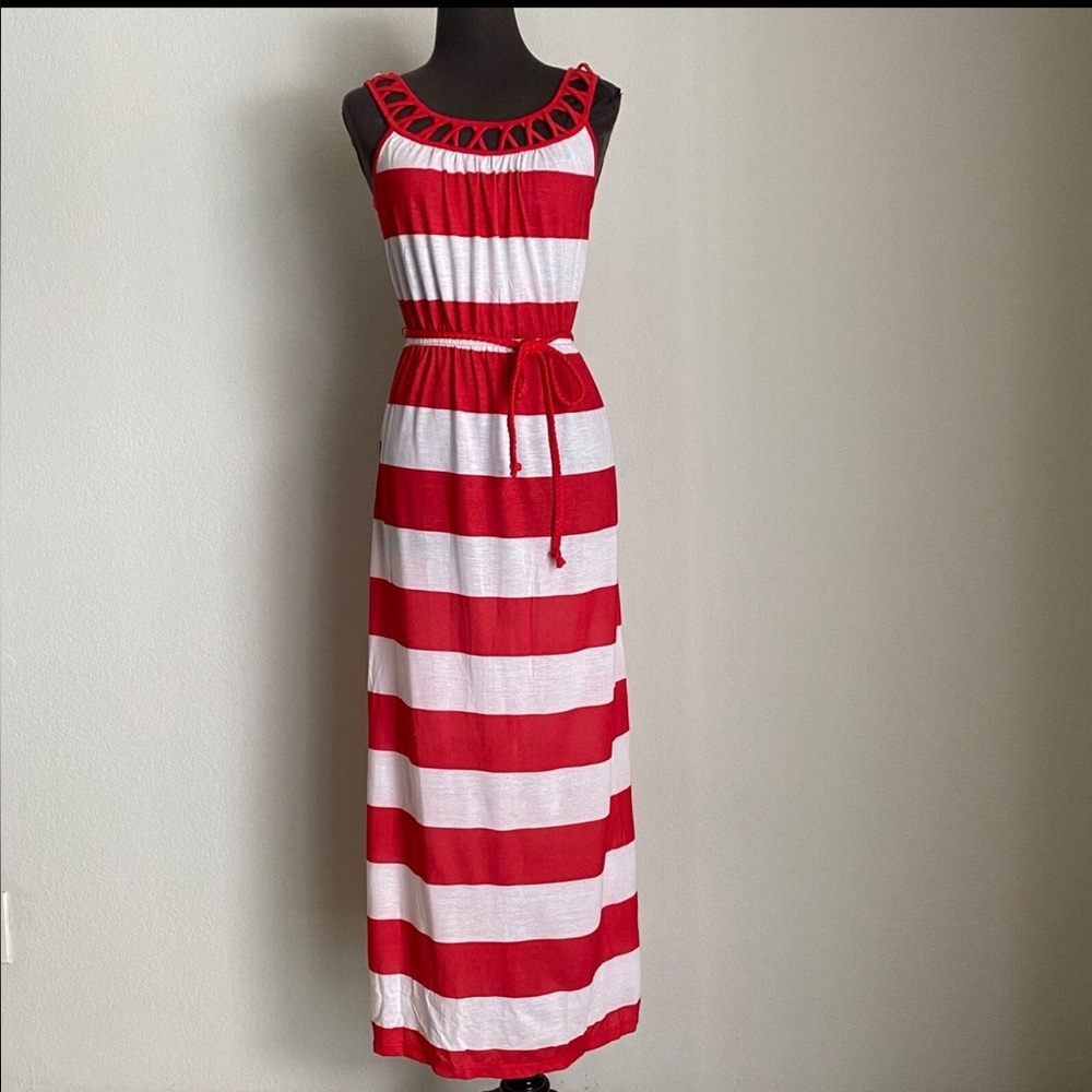 NWT - Sleeveless maxi dress